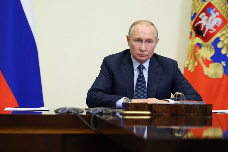 © Reuters. FILE PHOTO: Russian President Vladimir Putin chairs a meeting with members of the government, via video link at the Novo-Ogaryovo state residence outside Moscow, Russia September 11, 2024. Sputnik/Alexander Kazakov/Pool via REUTERS/File Photo