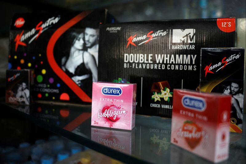 © Reuters. Packets of condoms are displayed for sale at a chemist shop in Ahmedabad, India, August 24, 2024. REUTERS/Amit Dave