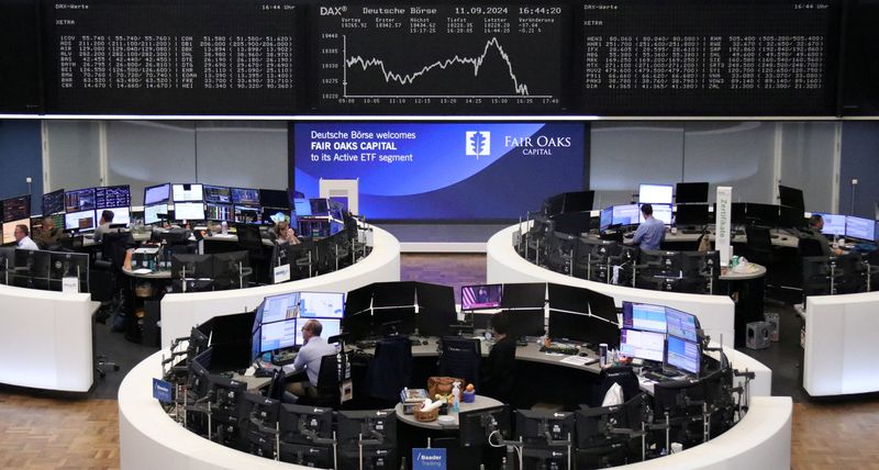 © Reuters. The German stock price index DAX chart is pictured at the stock exchange in Frankfurt, Germany September 11, 2024. REUTERS/Staff/File Photo