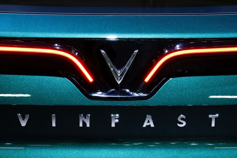 &copy; Reuters. The logo of VinFast is pictured at the 2022 Paris Auto Show in Paris, France October 17, 2022. REUTERS/Stephane Mahe/File Photo