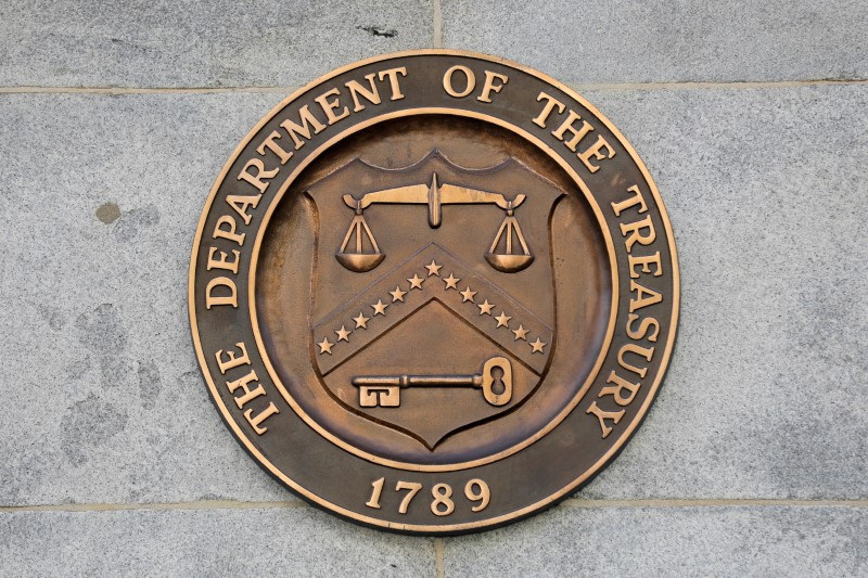 © Reuters. FILE PHOTO: Signage is seen at the United States Department of the Treasury headquarters in Washington, D.C., U.S., August 29, 2020. REUTERS/Andrew Kelly/File Photo