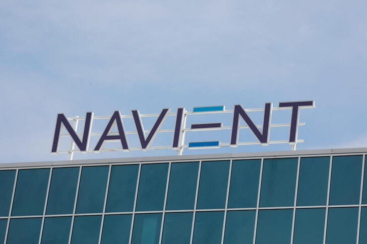 © Reuters. Signage is seen on the offices of Navient in Wilmington, Delaware, U.S., June 9, 2021. REUTERS/Andrew Kelly/File Photo