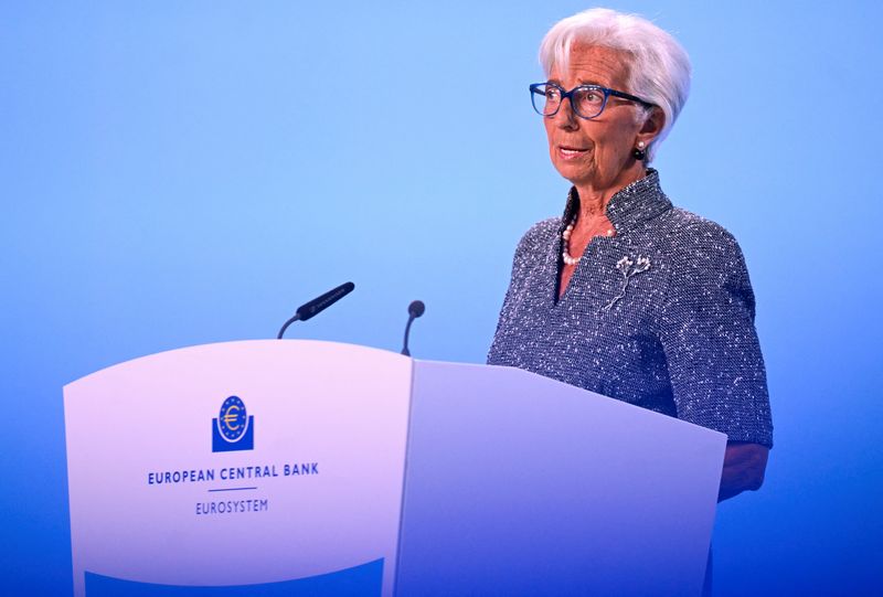 © Reuters. European Central Bank (ECB) President Christine Lagarde speaks to reporters following the Governing Council's monetary policy meeting in Frankfurt, Germany September 12, 2024. REUTERS/Jana Rodenbusch