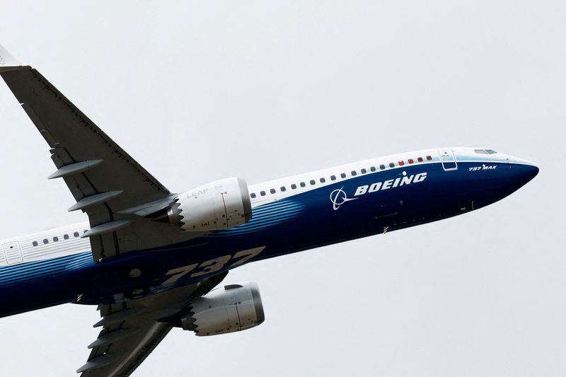 &copy; Reuters. FILE PHOTO: A Boeing 737 MAX-10 performs a flying display at the 54th International Paris Airshow at Le Bourget Airport near Paris, France, June 20, 2023. REUTERS/Benoit Tessier/File Photo