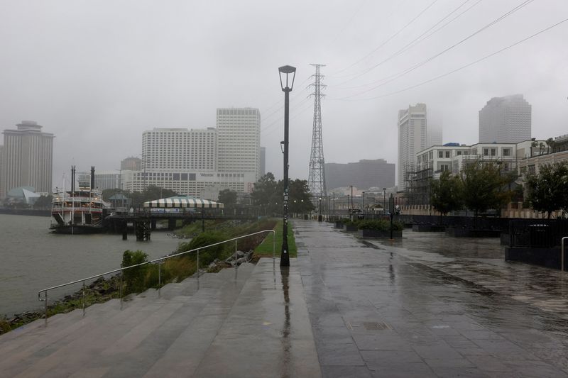 &copy; Reuters. Clouds partially obscure the skyline of New Orleans as the effects of Hurricane Francine begin to be felt in New Orleans, Louisiana, U.S. September 11, 2024.  REUTERS/Edmund D. Fountain