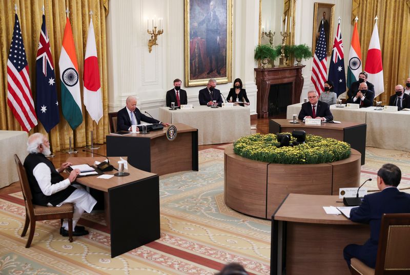 © Reuters. U.S. President Joe Biden hosts a 'Quad nations' meeting at the Leaders' Summit of the Quadrilateral Framework with India's Prime Minister Narendra Modi, Australia's Prime Minister Scott Morrison and Japan's Prime Minister Yoshihide Suga in the East Room at the White House in Washington, U.S., September 24, 2021. REUTERS/Evelyn Hockstein/File Photo