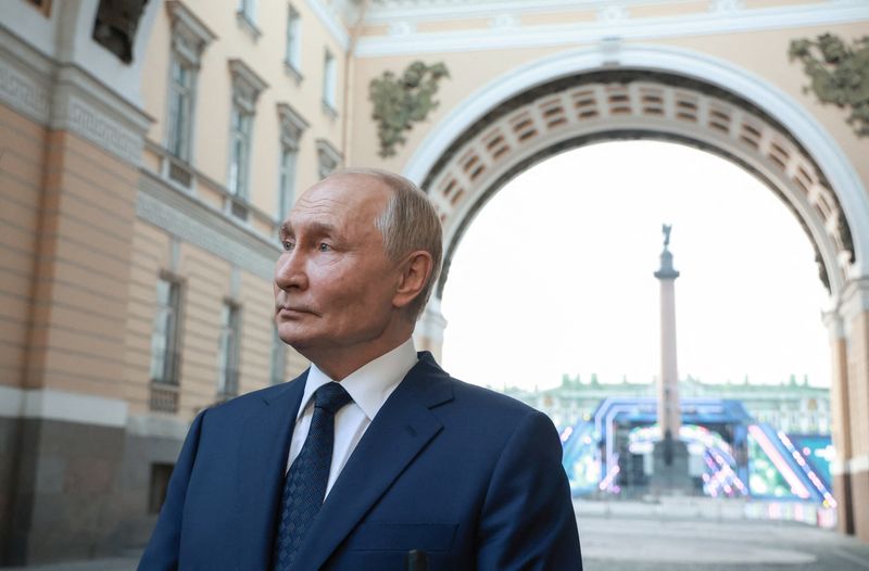 &copy; Reuters. O presidente russo, Vladimir Putin, conversa com jornalistas em São Petersburgon12/09/2024nSputnik/Vyacheslav Prokofyev/Pool via REUTERS