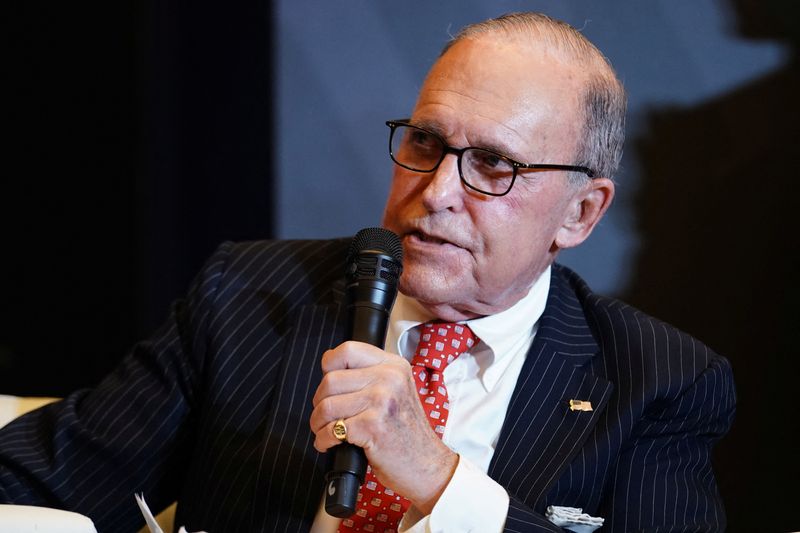 © Reuters. FILE PHOTO: Larry Kudlow, Former Director of the United States National Economic Council, speaks during a panel titled 