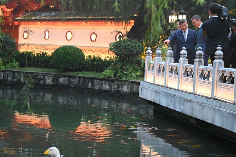 &copy; Reuters. FILE PHOTO: Spain's Prime Minister Pedro Sanchez and China's President Xi Jinping meet at Diaoyutai State Guesthouse in Beijing, China, September 9, 2024. Borja Puig de la Bellacasa/Moncloa Palace/Handout via REUTERS/File Photo