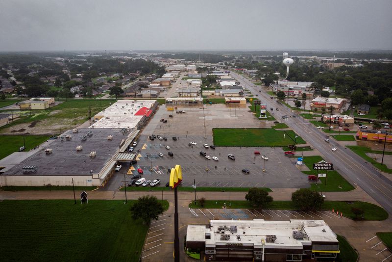 © Reuters. FILE PHOTO: A drone view of the city as Hurricane Francine approaches the U.S. Gulf Coast, in Morgan City, Louisiana, U.S. September 11, 2024.  REUTERS/Marco Bello/File Photo