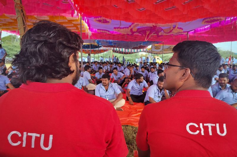 &copy; Reuters. Workers of a Samsung facility attend a strike to demand higher wages at its Sriperumbudur plant near the city of Chennai, India, September 12, 2024. REUTERS/Praveen Paramasivam