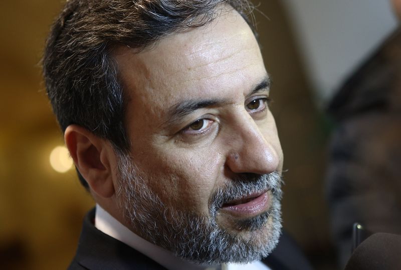 © Reuters. FILE PHOTO: Iran's top nuclear negotiator Abbas Araqchi talks to journalists after meeting senior officials from the United States, Russia, China, Britain, Germany and France in a hotel in Vienna, Austria, October 19, 2015. REUTERS/Heinz-Peter Bader/File Photo