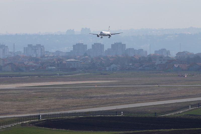 © Reuters. An IranAir Airbus A320-200, Belgrade's Nikola Tesla Airport, Serbia, March 13, 2018. REUTERS/Marko Djurica