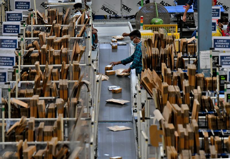 © Reuters. Flipkart Fulfillment Centre, Bengaluru, September 23, 2021. REUTERS/Samuel Rajkumar