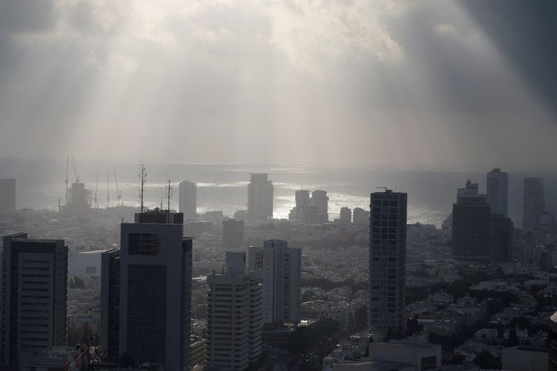 © Reuters. FILE PHOTO: A general view of Tel Aviv, amid the ongoing conflict between Israel and Islamist Palestinian group Hamas in Gaza, in Israel, March 2, 2024. REUTERS/Carlos Garcia Rawlins/File Photo