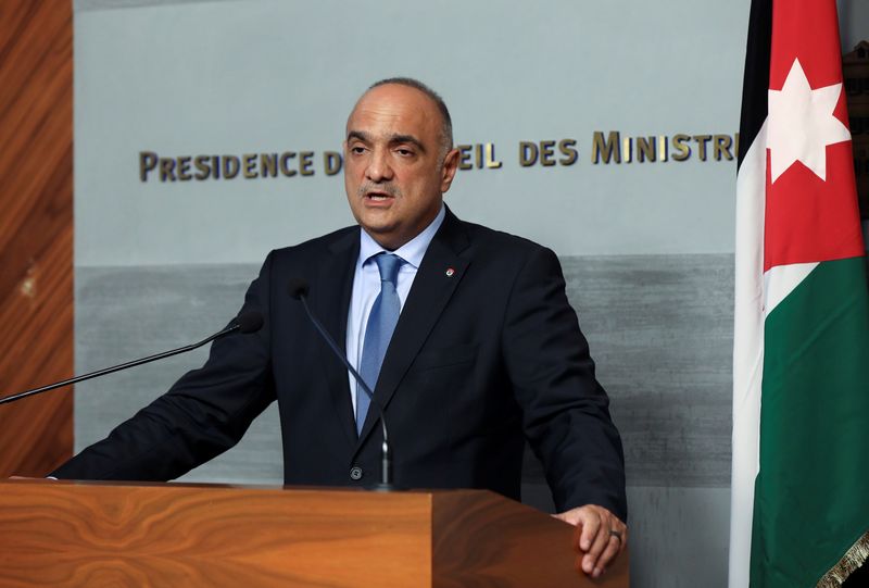 &copy; Reuters. Jordanian Prime Minister Bisher al-Khasawneh speaks during a joint news conference with Lebanese Prime Minister Najib Mikati at the government palace in Beirut, Lebanon September 30, 2021. REUTERS/Mohamed Azakir/File Photo