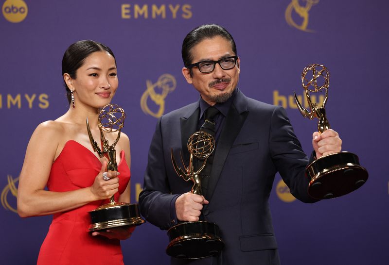 © Reuters. Anna Sawai, winner of Best Lead Actress in a Drama Series and Hiroyuki Sanada, Best Lead Actor in a Drama Series for 