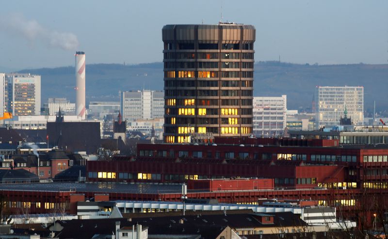 &copy; Reuters. FILE PHOTO: The tower of the headquarters of the Bank for International Settlements (BIS) is seen in Basel, Switzerland January 30, 2020. REUTERS/Arnd Wiegmann/File Photo