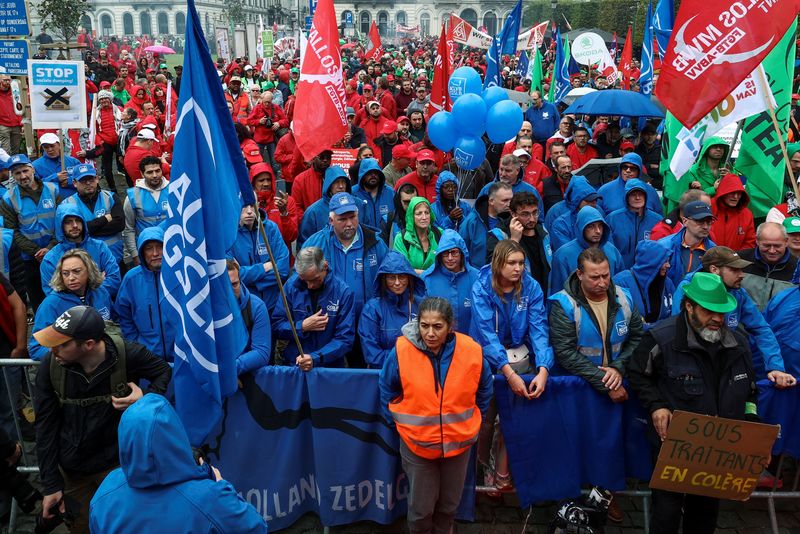 &copy; Reuters. Workers and trade unions take part in a demonstration in support of Audi workers, after Volkswagen warned it may close the Brussels site of its luxury brand Audi, in Brussels, Belgium September 16, 2024. REUTERS/Yves Herman