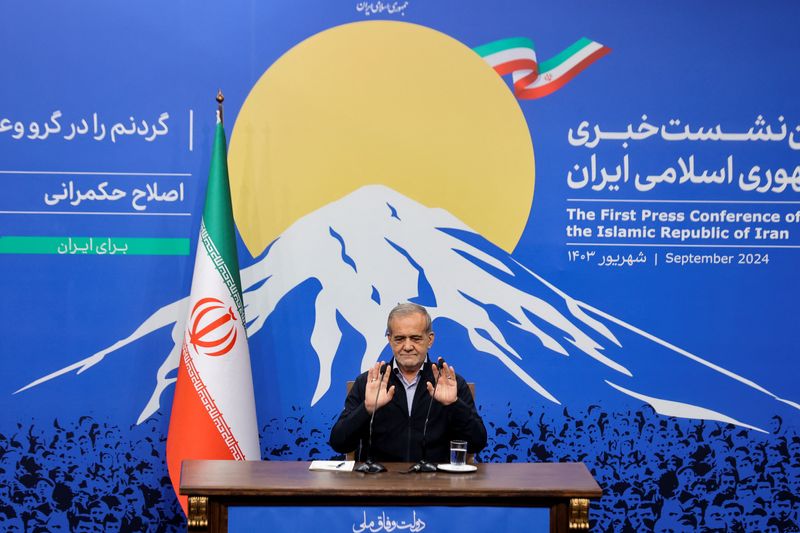 &copy; Reuters. Iran's President Masoud Pezeshkian attends a press conference in Tehran, Iran, September 16, 2024. WANA (West Asia News Agency)/Majid Asgaripour via REUTERS.  ATTENTION EDITORS - THIS PICTURE WAS PROVIDED BY A THIRD PARTY