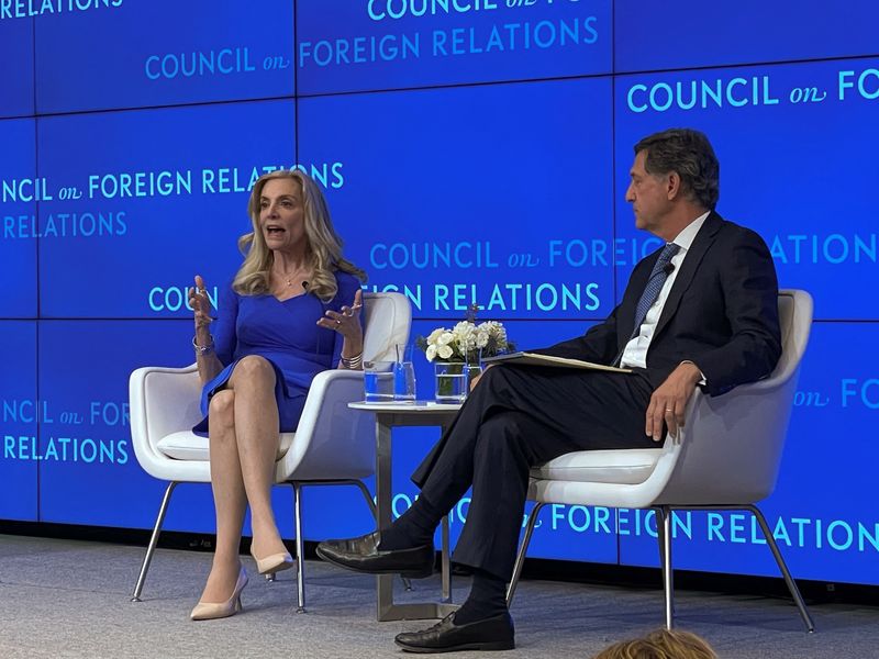 © Reuters. National Economic Council Director Lael Brainard and Blair Effron, co-founder of Centerview Partners speak at a Council on Foreign Relations event in New York City, U.S., September 16, 2024. REUTERS/Lananh Nguyen