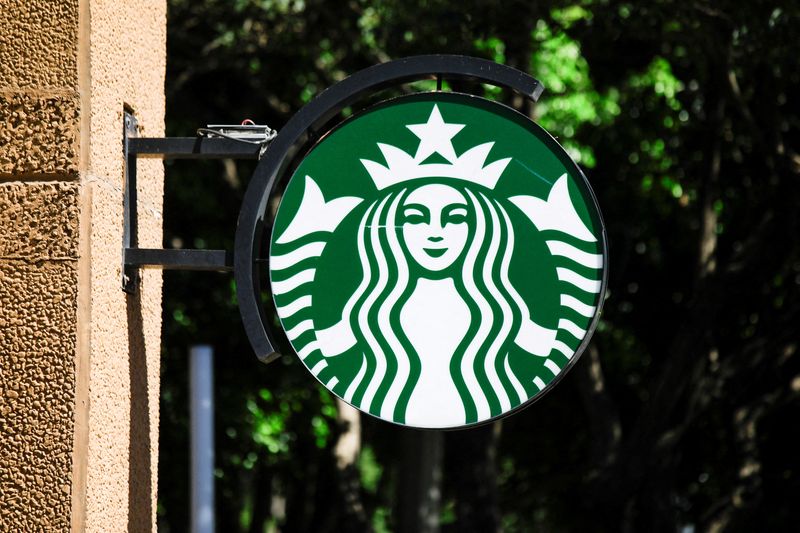 &copy; Reuters. FILE PHOTO: The logo of the American coffee company Starbucks is seen in Mexico City, Mexico, June 15, 2024. REUTERS/Raquel Cunha/File Photo