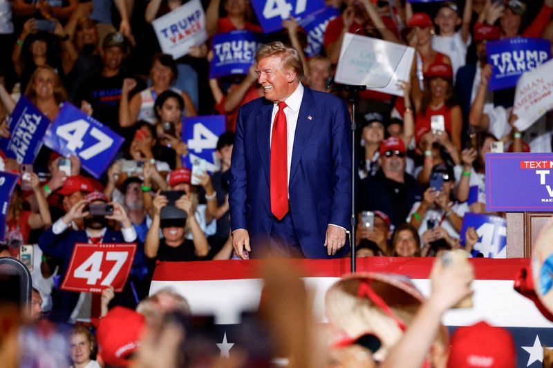 &copy; Reuters. FILE PHOTO: Republican presidential nominee and former U.S. President Donald Trump reacts at a rally in Las Vegas, Nevada, U.S. September 13, 2024. REUTERS/Piroschka Van de Wouw/File Photo