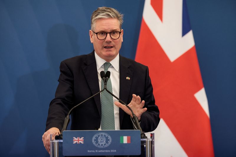 &copy; Reuters. British Prime Minister Keir Starmer attends a press conference with Italian Prime Minister Giorgia Meloni (not pictured) at Villa Doria Pamphilj in Rome, Italy, September 16, 2024. REUTERS/Remo Casilli/ File Photo