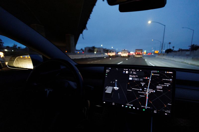 &copy; Reuters. FILE PHOTO: A Tesla Model 3 vehicle drives on autopilot along the 405 highway in Westminster, California, U.S., March 16, 2022. REUTERS/Mike Blake/File Photo