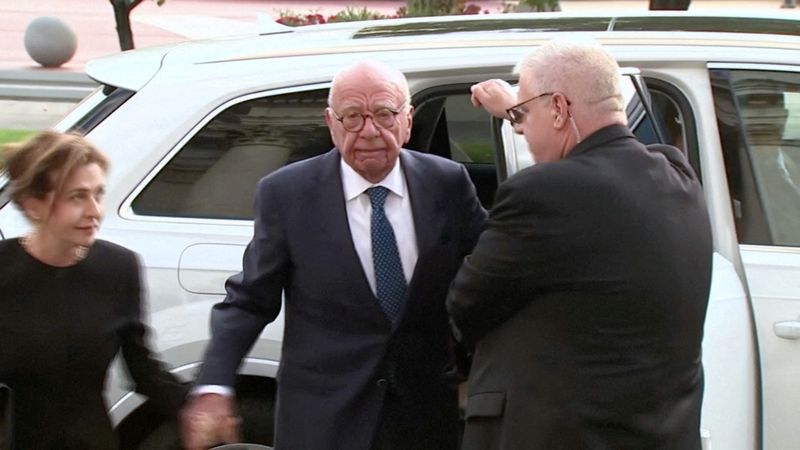 © Reuters. Rupert Murdoch arrives at the court for the hearing on the contentious matter of succession of Murdoch's global television and publishing empire, in Reno, Nevada, U.S., September 16, 2024, in this still image obtained from a video. REUTERS TV via REUTERS