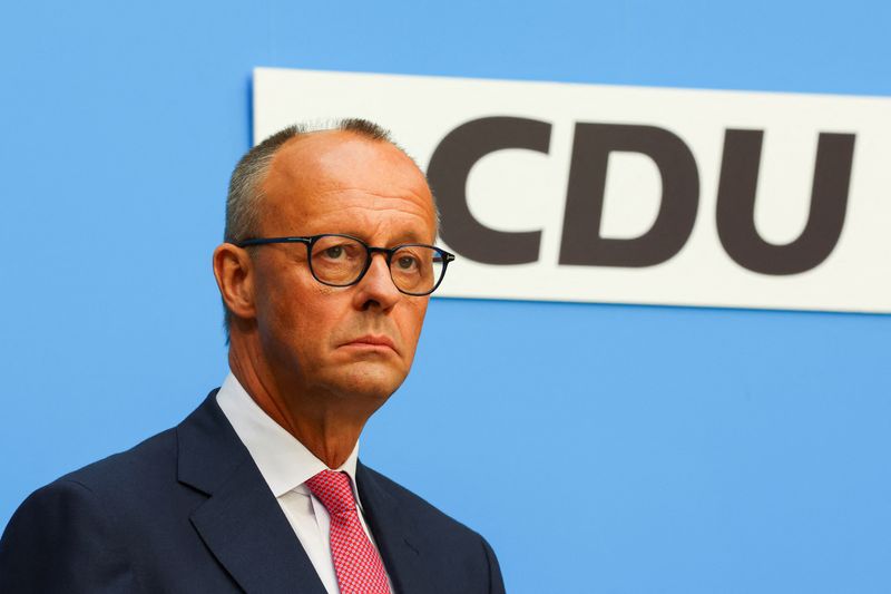 © Reuters. Christian Democratic Union (CDU) leader Friedrich Merz looks on during a press conference with Bavarian State Prime Minister Markus Soeder of the Christian Social Union (CSU) in Berlin, Germany, September 17, 2024.  REUTERS/Fabrizio Bensch