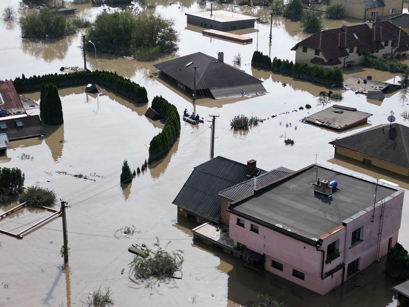 © Reuters. A drone view shows the flood-affected area following heavy rainfall in Ostrava, Czech Republic, September 17, 2024. REUTERS/David W Cerny