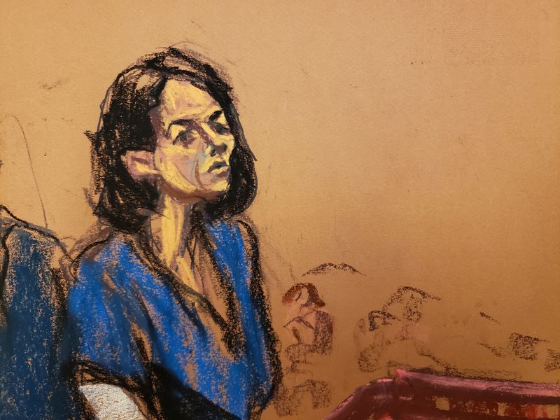 &copy; Reuters. Jeffrey Epstein associate Ghislaine Maxwell stands at the podium to address Judge Alison Nathan during her sentencing in a courtroom sketch in New York City, U.S. June 28, 2022/File Photo