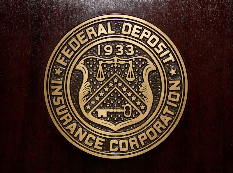 © Reuters. FILE PHOTO: The Federal Deposit Insurance Corp (FDIC) logo is seen at the FDIC headquarters in Washington, February 23, 2011. REUTERS/Jason Reed/File Photo