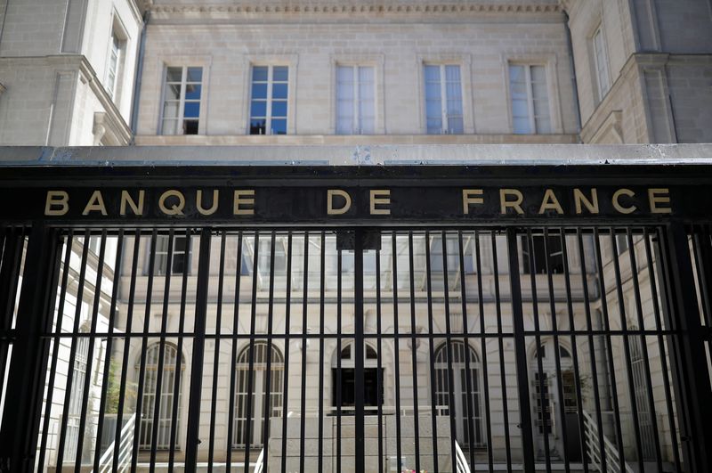 &copy; Reuters. FILE PHOTO: A view shows a regional branch of the Bank of France "Banque de France" in Nantes, France, July 9, 2020. REUTERS/Stephane Mahe/File Photo