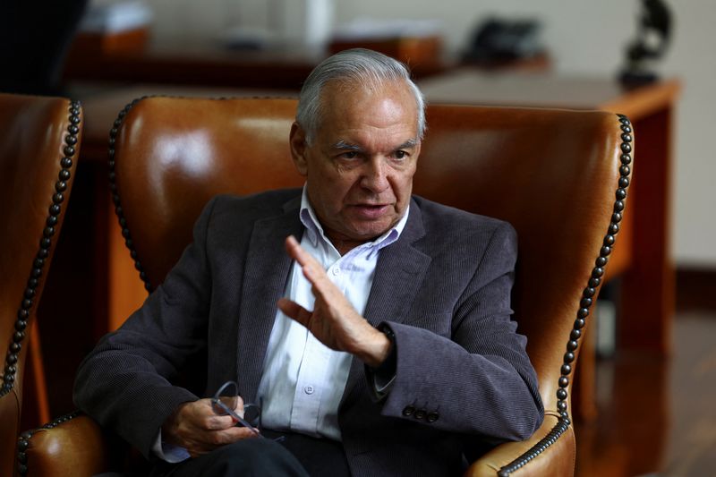 &copy; Reuters. Ricardo Bonilla, Colombian Minister of Finance and Public Credit, speaks during an interview with Reuters in Bogota, Colombia September 17, 2024. REUTERS/Luisa Gonzalez