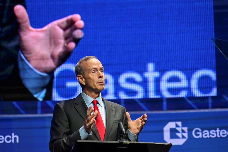 © Reuters. Chevron CEO Michael Wirth gives the keynote address as top energy executives and ministers meet in Houston for the annual Gastech conference in Houston, Texas, U.S., September 17, 2024. REUTERS/Callaghan O'Hare