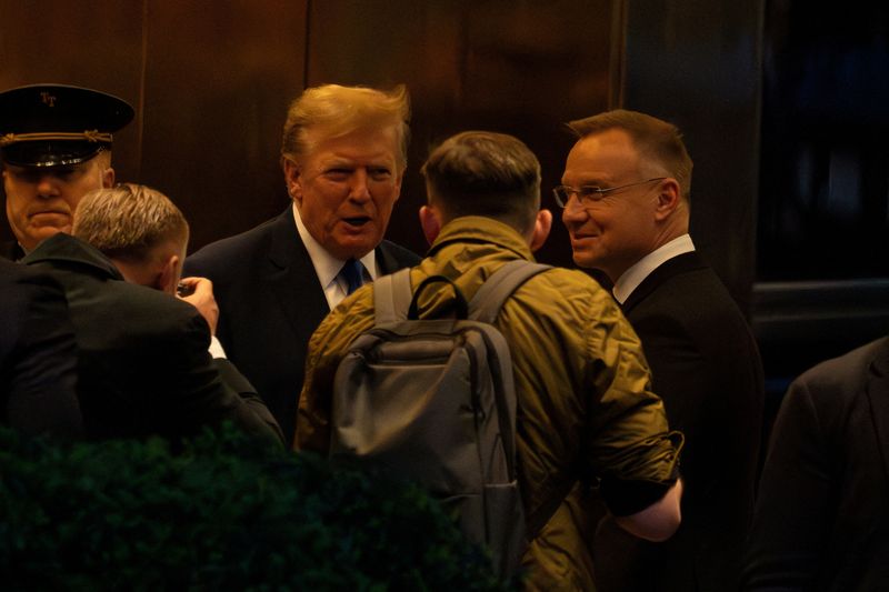 © Reuters. FILE PHOTO: Republican presidential candidate and former U.S. President Donald Trump greets Polish President Andrzej Duda at Trump Tower in New York, U.S., April 17, 2024. REUTERS/David 'Dee' Delgado/File Photo