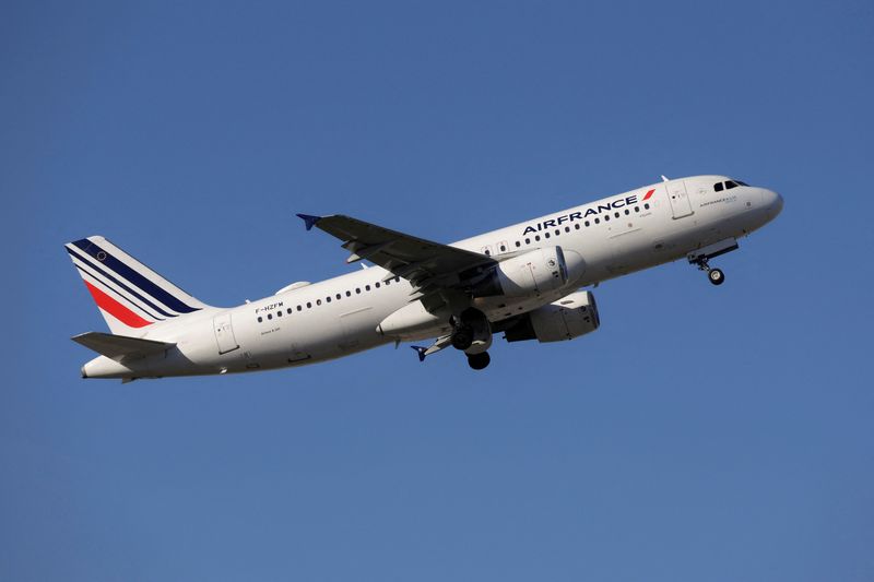 &copy; Reuters. File photo: An Airbus A320-214 passenger aircraft of Air France airline, takes off from Malaga-Costa del Sol airport, in Malaga, Spain, May 3, 2024. REUTERS/Jon Nazca/File photo