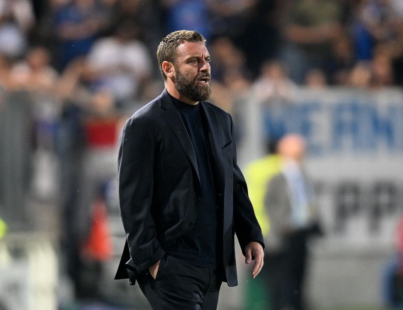 &copy; Reuters. Calcio - Serie A - Atalanta-AS Roma - Stadio Atleti Azzurri, Bergamo, Italia -12 maggio 2024. L'allenatore dell'AS Roma Daniele De Rossi.REUTERS/Daniele Mascolo