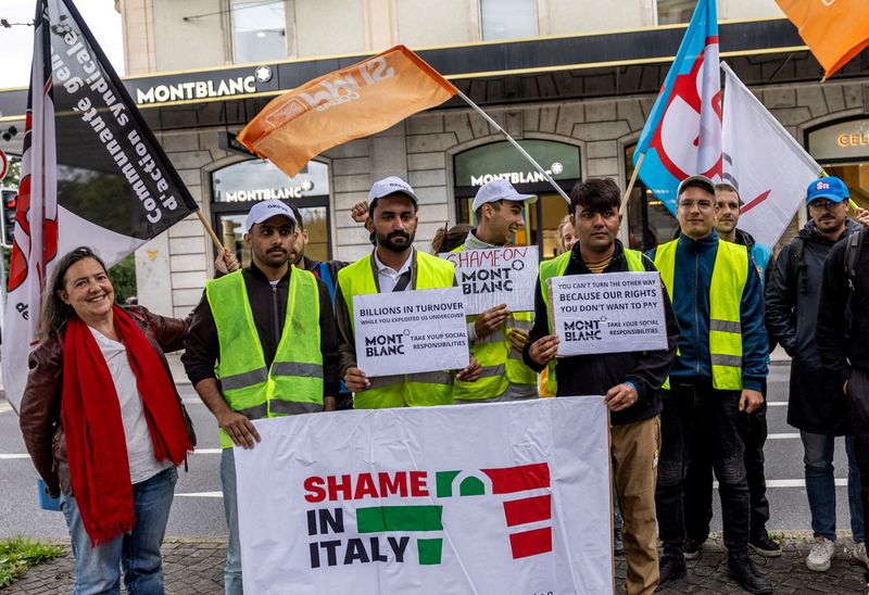 © Reuters. Arslan Muhammad, a worker at a former contractor of Richemont-owned luxury brand Montblanc in Italy, joins other migrant workers and union members for a demonstration in favour of fair working conditions in the Made in Italy supply chain, in Geneva, Switzerland, September 11, 2024. REUTERS/Denis Balibouse