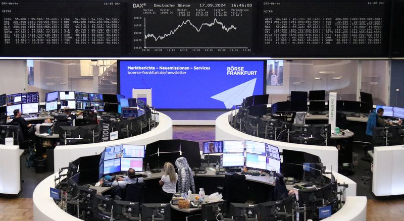 &copy; Reuters. Il grafico dell'indice azionario tedesco DAX è raffigurato alla borsa valori di Francoforte, Germania, 17 settembre 2024.     REUTERS/Staff