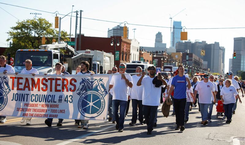 &copy; Reuters. FILE PHOTO: Teamsters union members march in the annual Labor Day Parade in Detroit, Michigan, U.S., September 2, 2024.  REUTERS/Rebecca Cook/File Photo