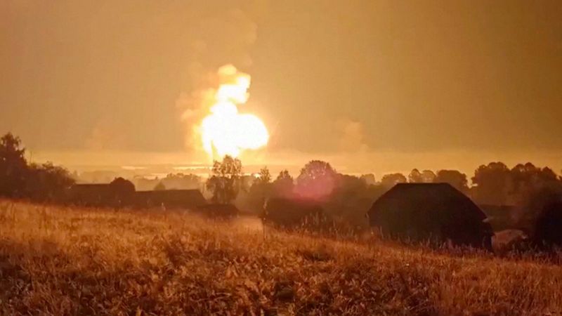 © Reuters. Flames rise during an explosion, amid the Russia-Ukraine conflict, in Toropets, Tver region, Russia in this screen grab obtained from a social media video released on September 18, 2024. Social Media/via REUTERS