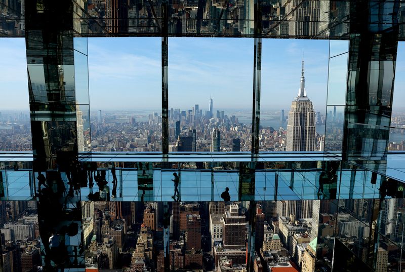 &copy; Reuters. The Empire State Building and Manhattan skyline are pictured from the Summit at One Vanderbilt observatory in Manhattan in New York City, U.S., April 14, 2023. REUTERS/Mike Segar/File photo