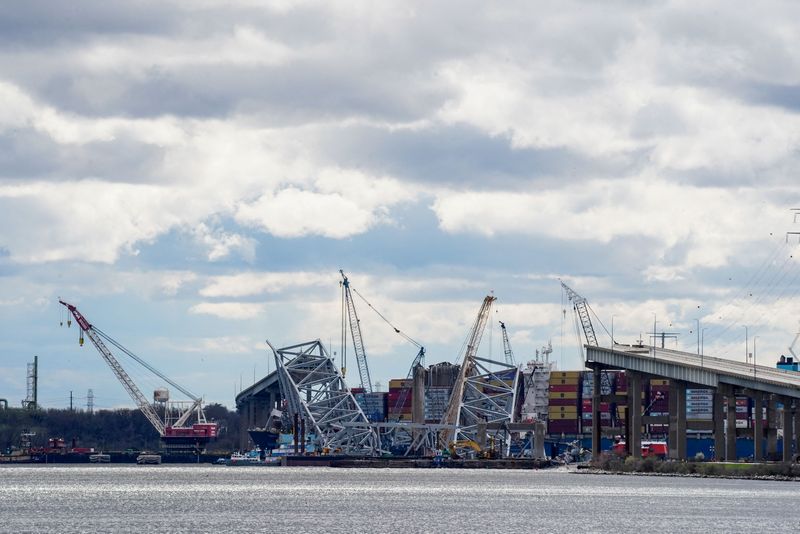 &copy; Reuters. A view of the collapsed Francis Scott Key Bridge, on the day of a visit of U.S. President Joe Biden, in Dundalk, Maryland, U.S., April 5, 2024. REUTERS/Nathan Howard/File Photo