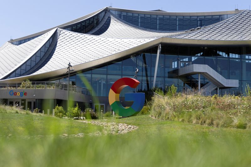 &copy; Reuters. FILE PHOTO: The logo of Google is seen outside Google Bay View facilities during the Made by Google event in Mountain View, California, U.S. August 13, 2024. REUTERS/Manuel Orbegozo/File Photo