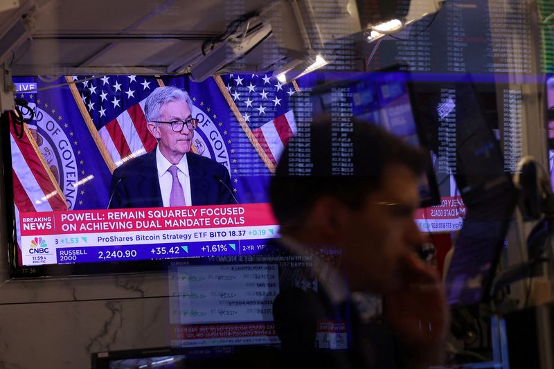 &copy; Reuters. A screen on the trading floor at The New York Stock Exchange (NYSE) display a news conference with Federal Reserve Chair Jerome Powell following the Federal Reserve rate announcement, in New York City, U.S., September 18, 2024. REUTERS/Andrew Kelly