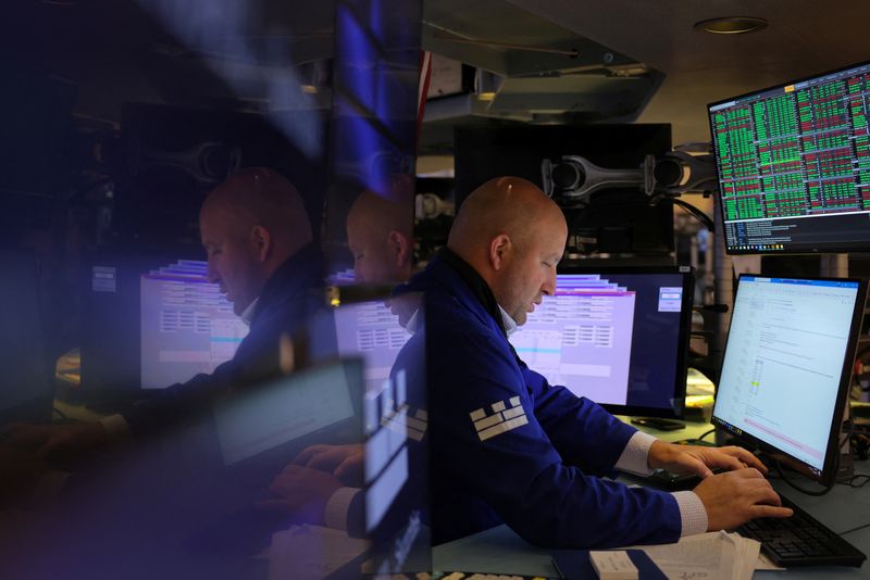 &copy; Reuters. A trader works on the trading floor at The New York Stock Exchange (NYSE) following the Federal Reserve rate announcement, in New York City, U.S., September 18, 2024. REUTERS/Andrew Kelly