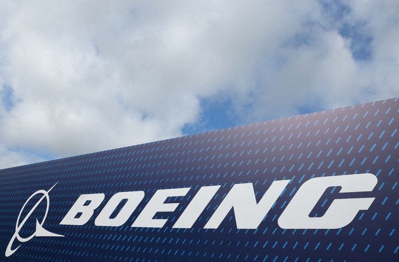 © Reuters. FILE PHOTO: Boeing branding is seen at the Farnborough International Airshow, in Farnborough, Britain, July 22, 2024. REUTERS/Toby Melville/File Photo